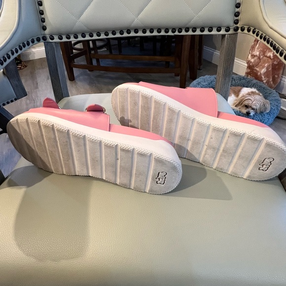 COACH PRETTY 😍 IN PINK SLIDES 9.5 excellent condition Brass detailing - Picture 6 of 10